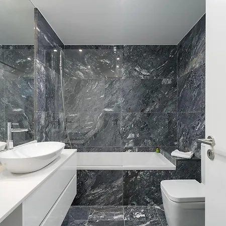 Luxury T2 With Ocean View Portimão